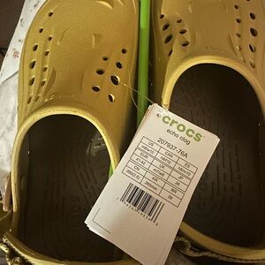 Echo clog crocs